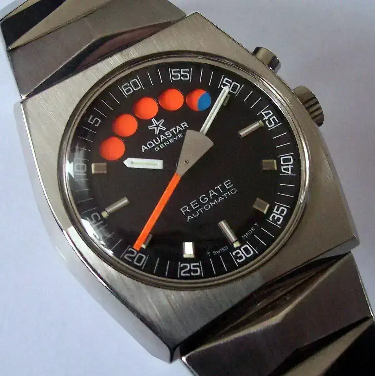 Aquastar_lobster_black.webp