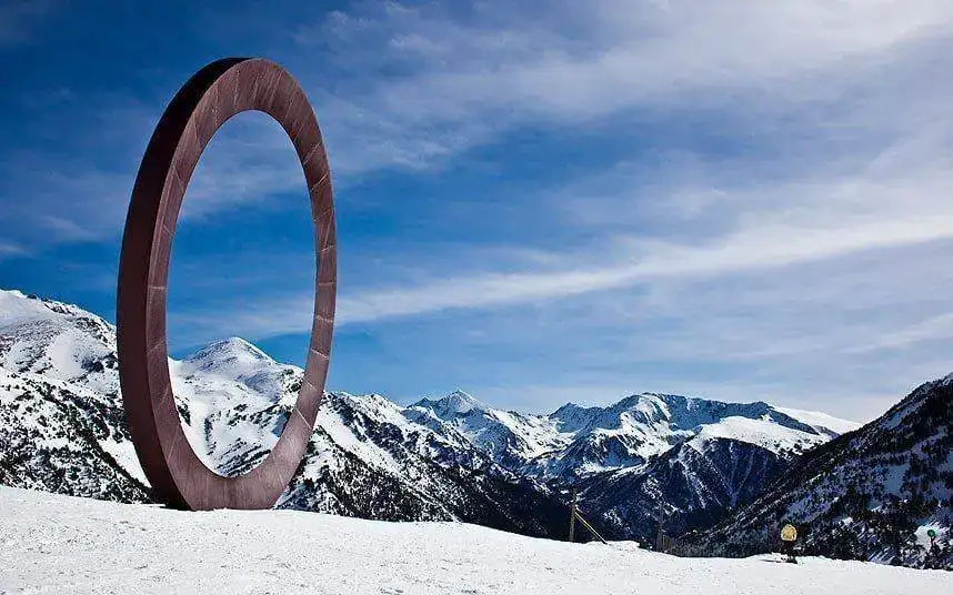 ARCALIS_ski_SCULPTURE.webp