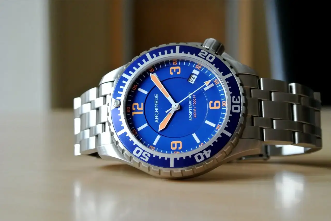 archimede-sporttaucher-mit-stahlband-blau-dsc_0877.webp