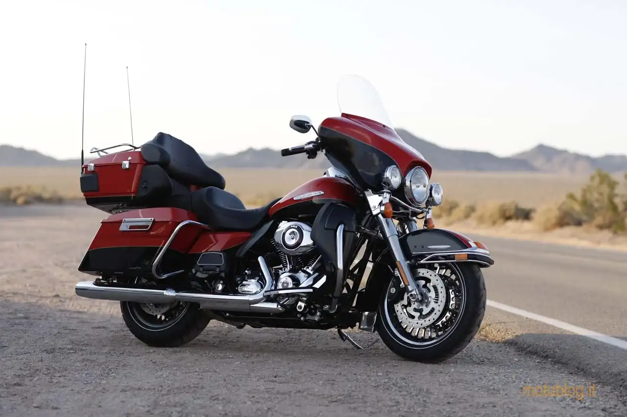 arley-Davidson-2010-Electra-Glide-Ultra-Limited-01.webp