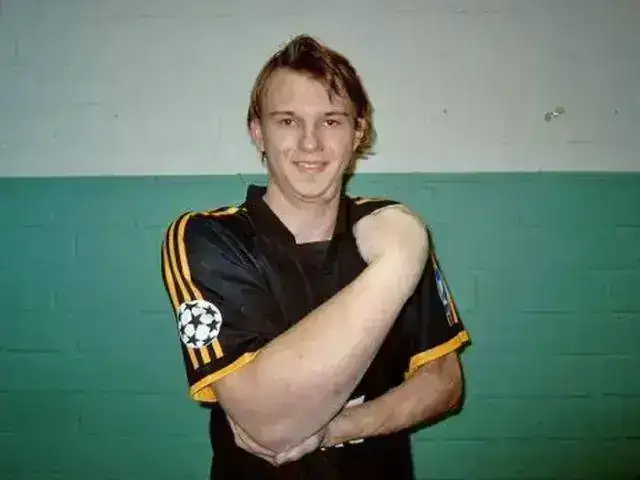 arm_wrestling_champion_03.webp
