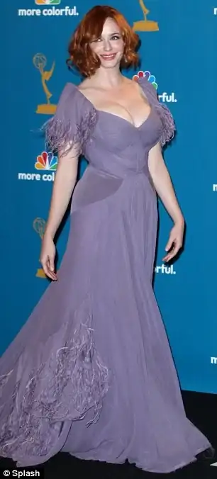 article-1307300-0AF84F34000005DC-479_306x676.webp