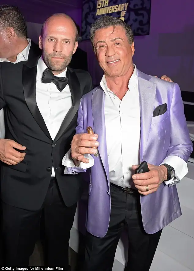 article-2632264-1DFC43E500000578-75_634x887.webp