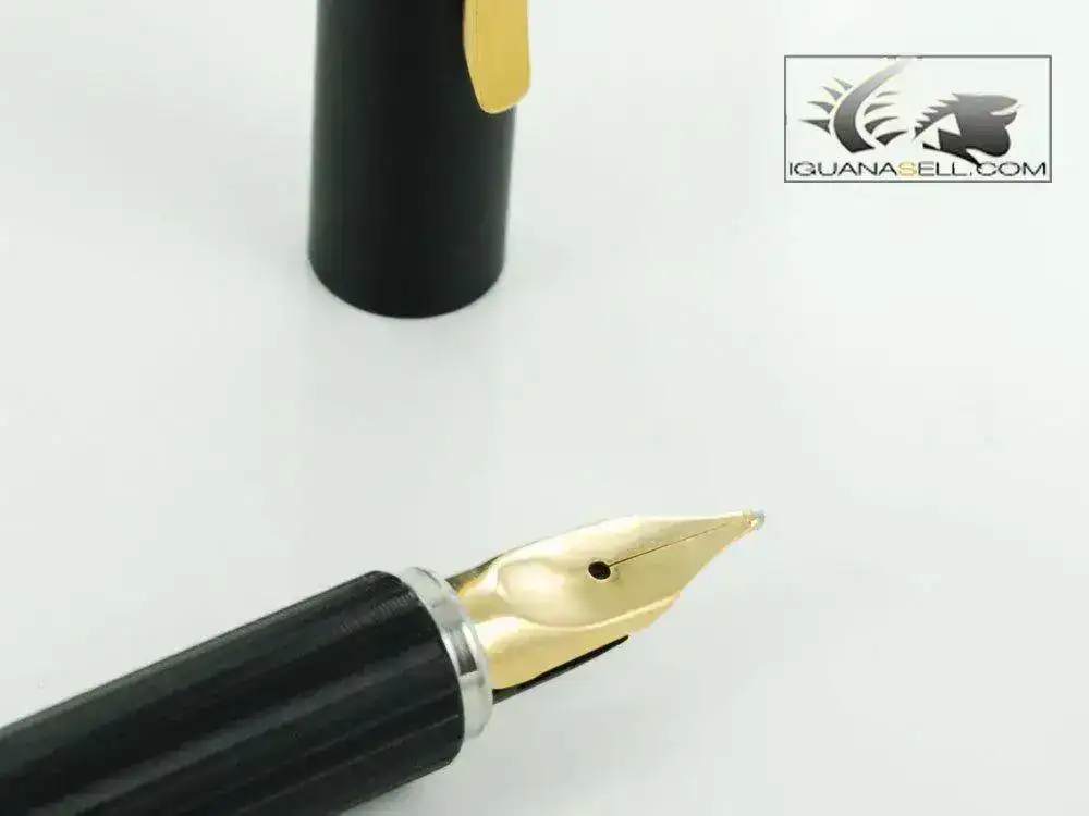 astil-1970-Fountain-Pen-Matt-Black-Lacquer-PLH91-4.webp
