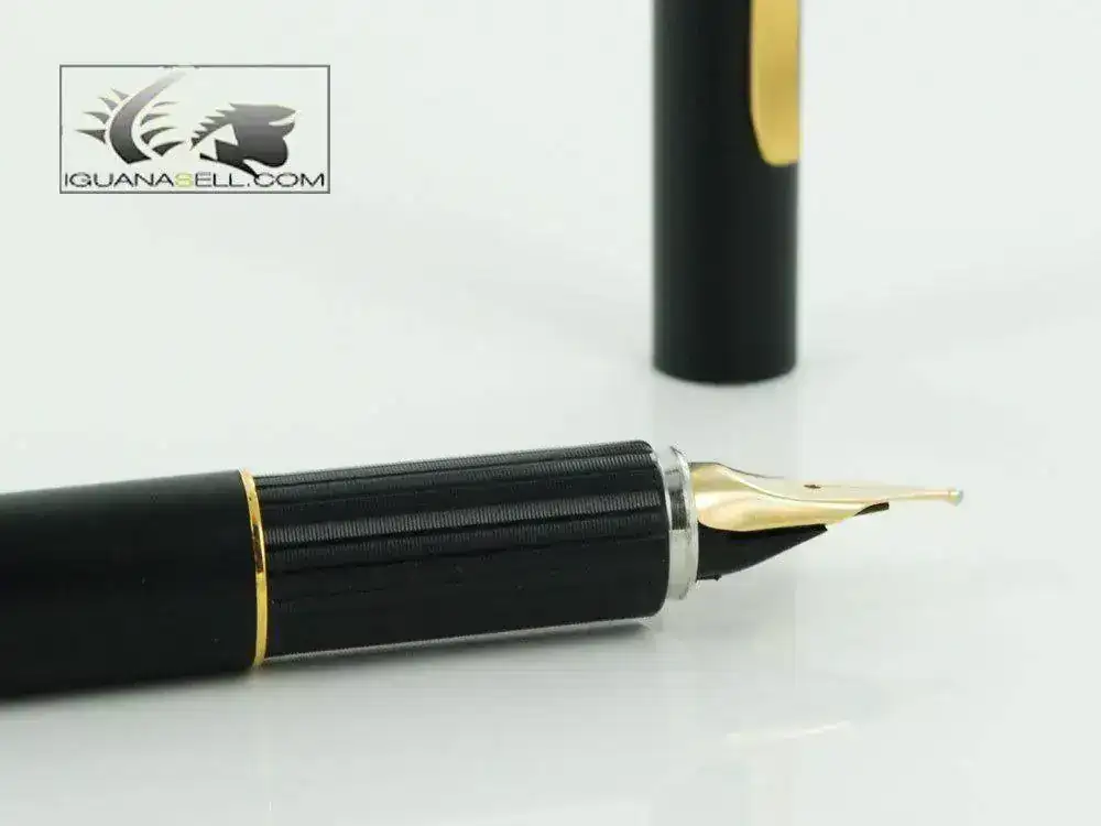 astil-1970-Fountain-Pen-Matt-Black-Lacquer-PLH91-6.webp