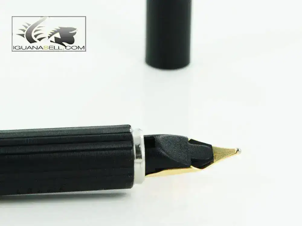 astil-1970-Fountain-Pen-Matt-Black-Lacquer-PLH91-8.webp