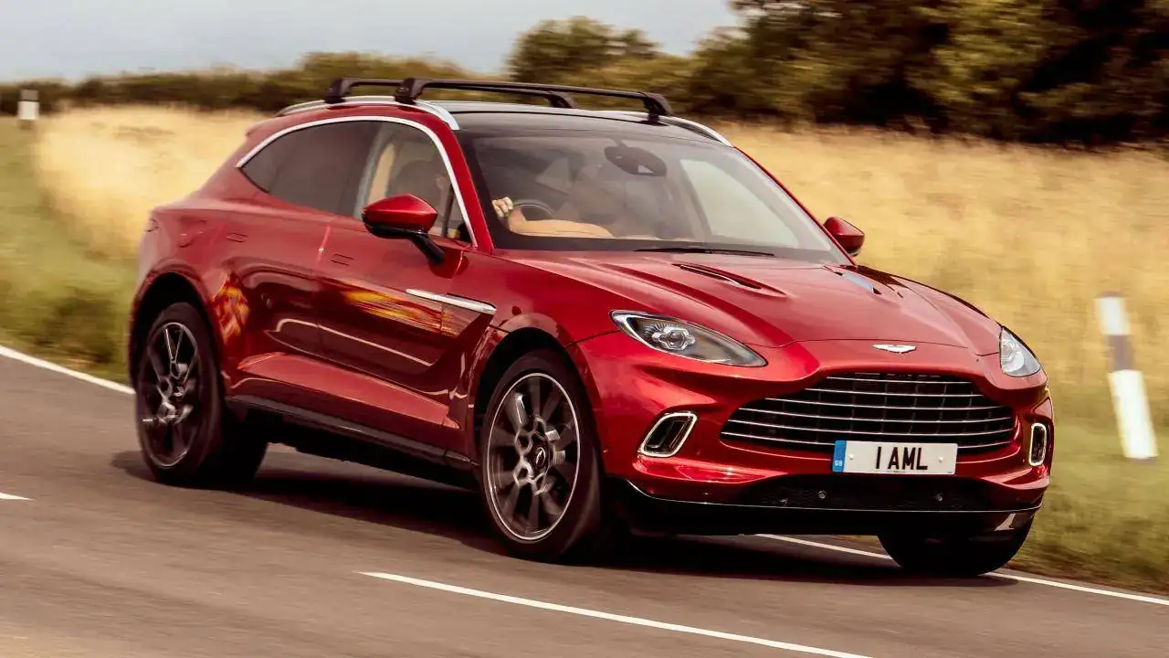 aston-martin-dbx-2021-2166545.webp
