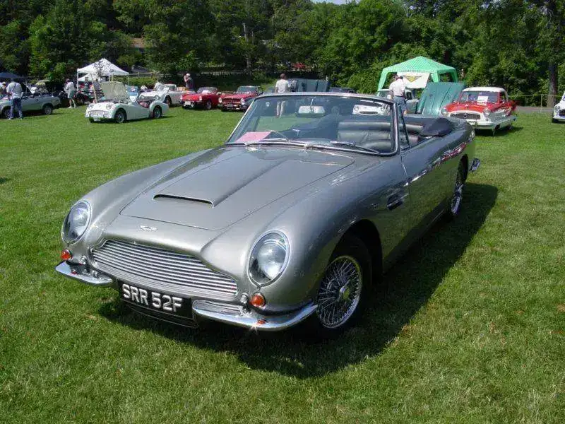 aston-martin_db6-vantage-volante_1967_02.webp