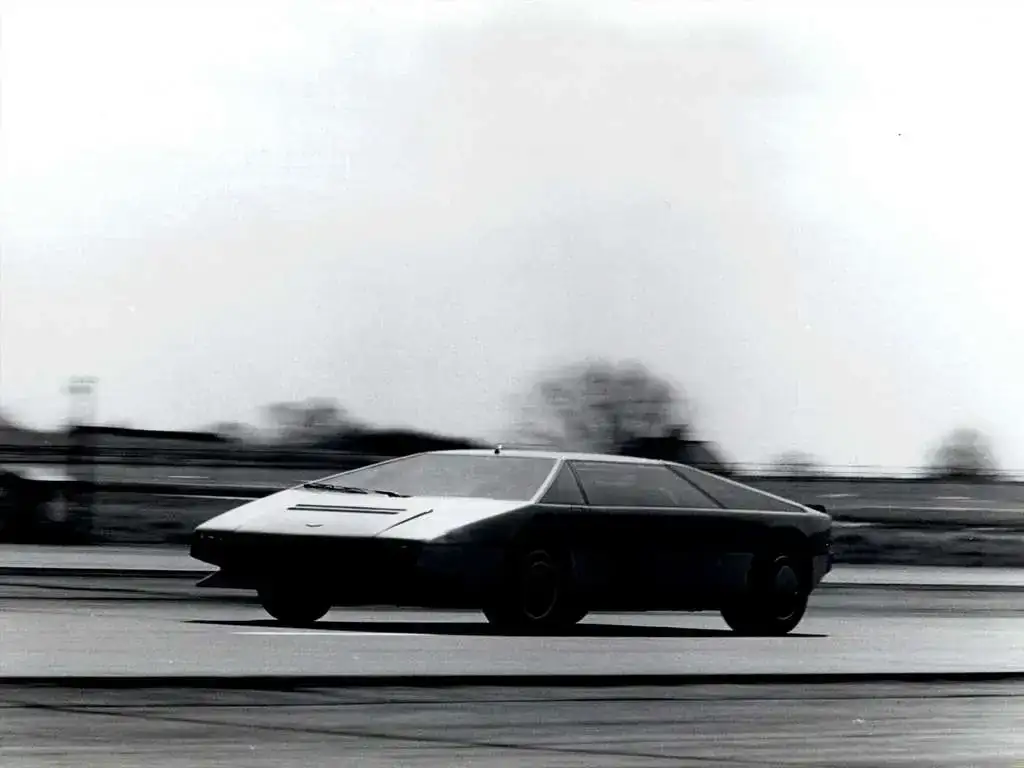 Aston_Martin_Bulldog_Concept_Car_1980.webp