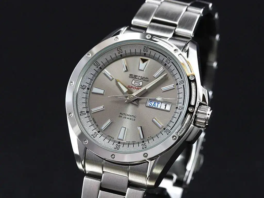 asual-watch-seiko-5-sports-automatic-watch-sarz003.webp