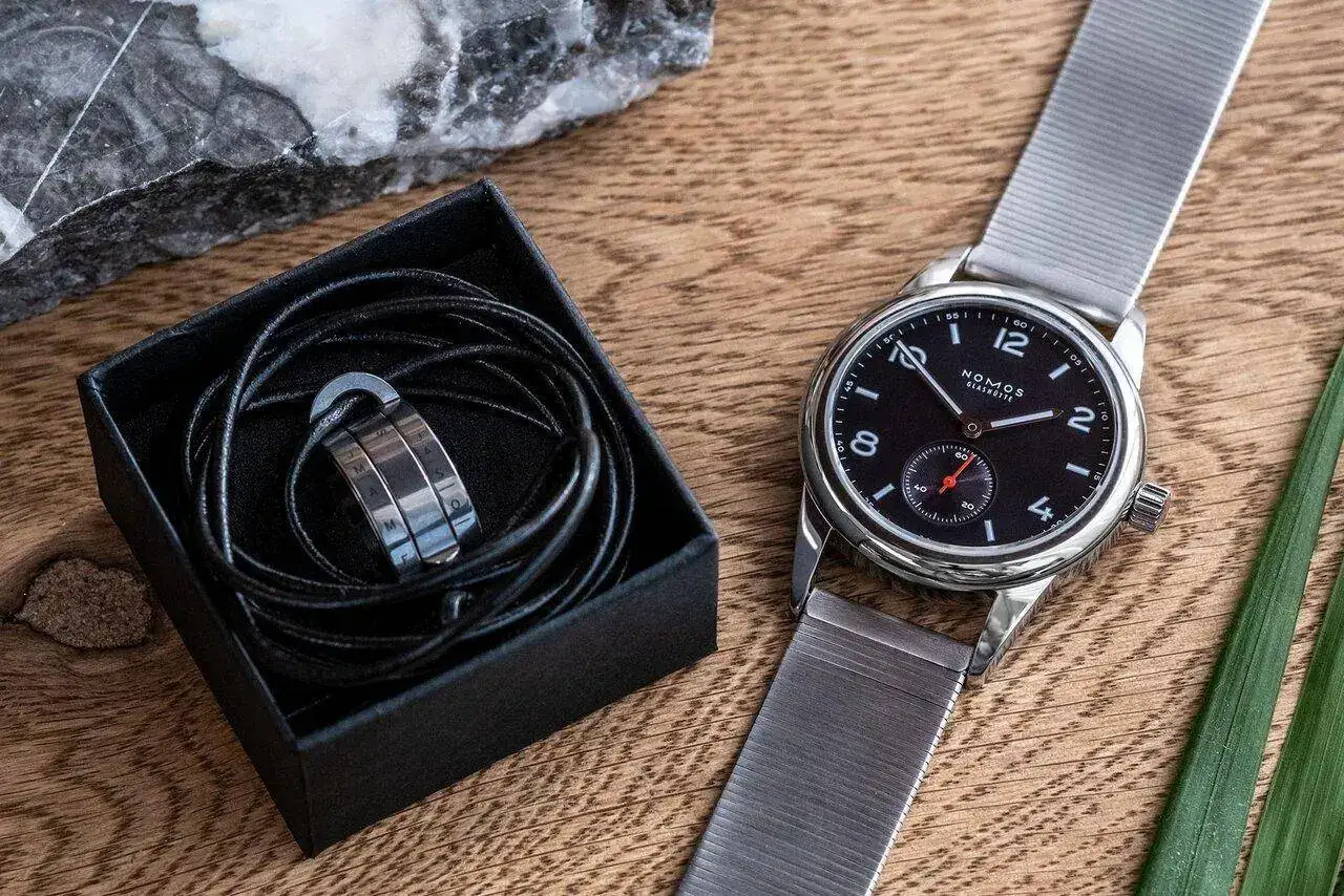 Atelier-DE-GRIFF-x-NOMOS-Glashutte-Club-36-Limited-Edition-3.webp