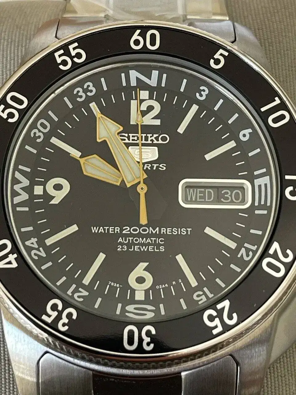 Relojes especiales 200 new arrivals