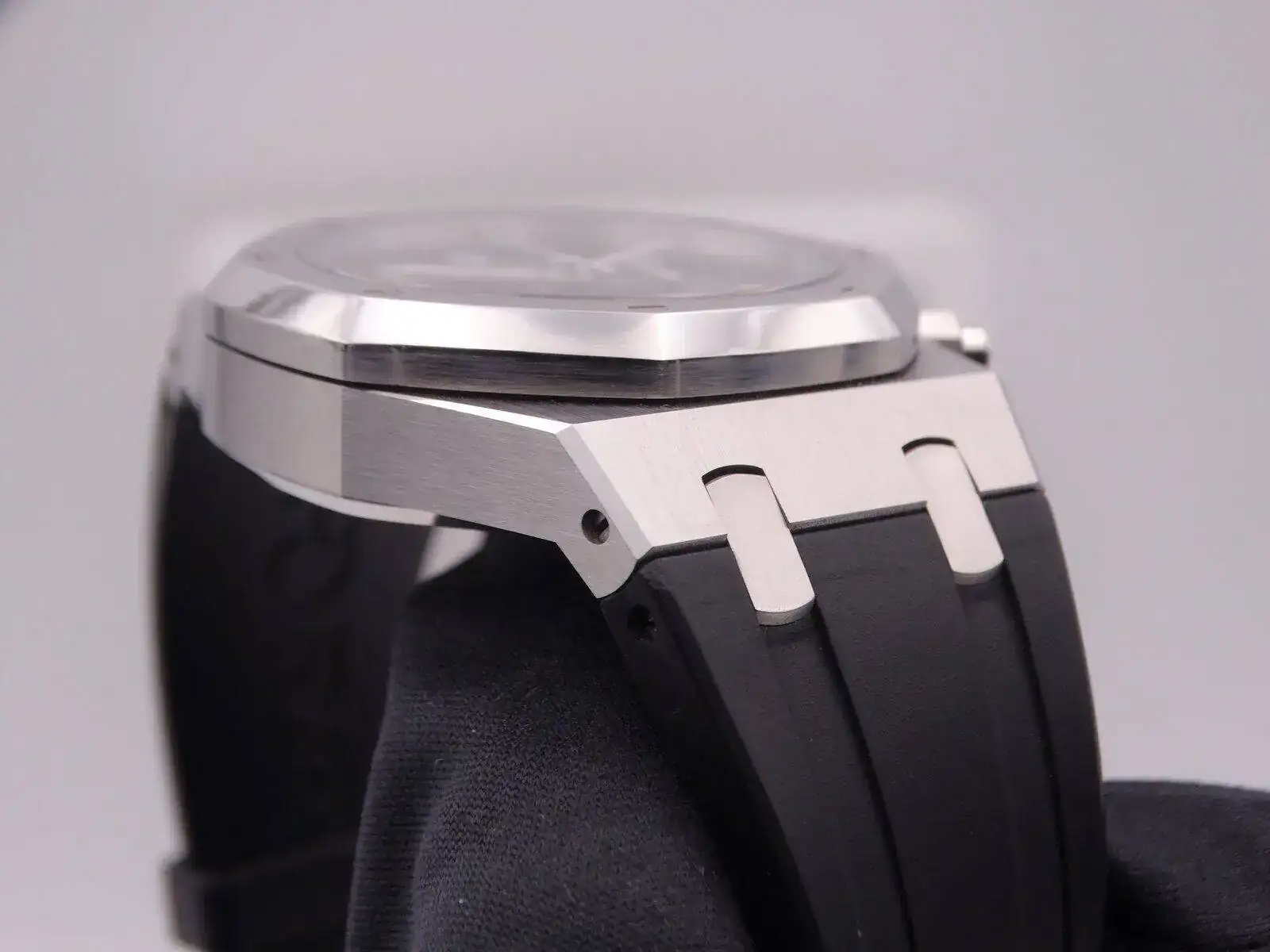 Audemars Piguet Royal Oak City of Sails 30th Anniversary Limited Edition 09292.webp