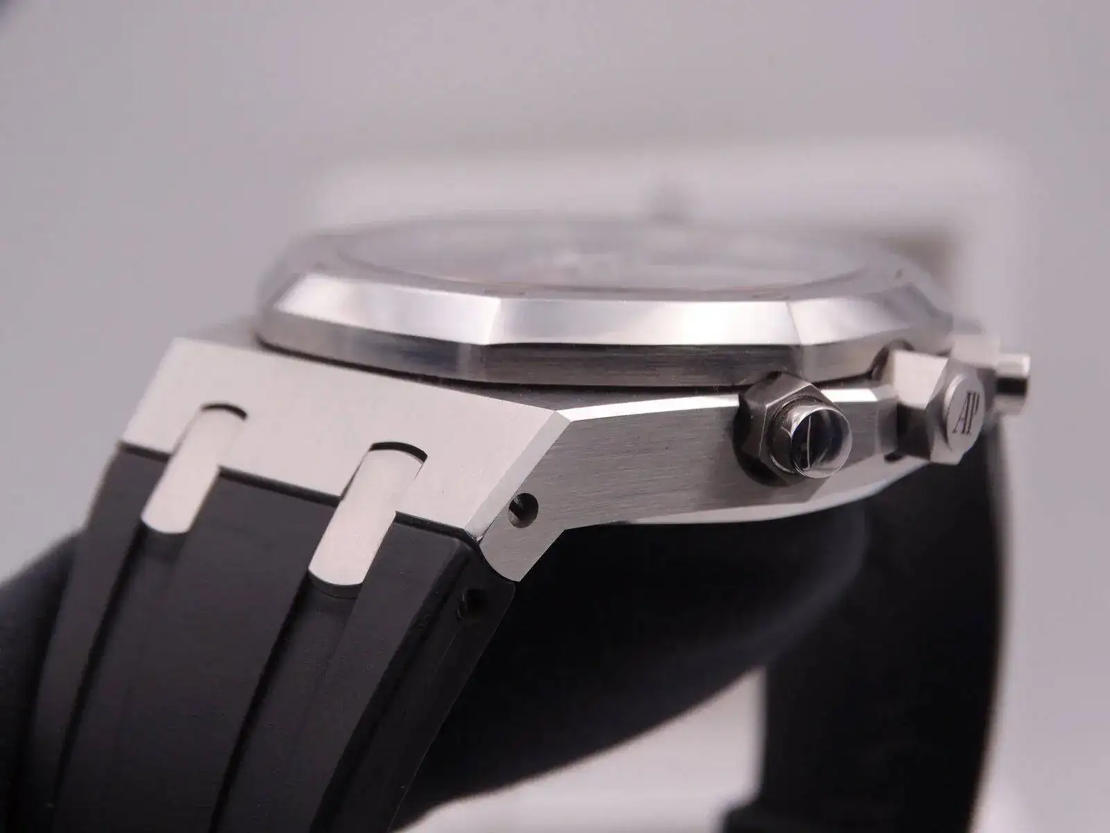 Audemars Piguet Royal Oak City of Sails 30th Anniversary Limited Edition 09293.webp