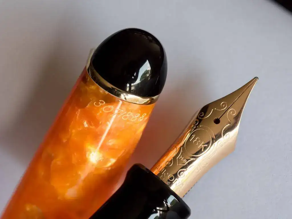Aurora_88_sole_fountain_pen-19.webp
