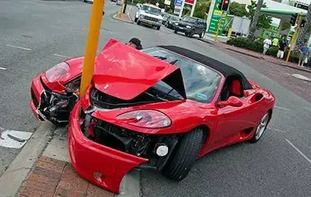 australia-ferrari-360-crash.webp