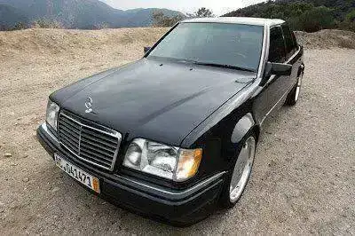 auto-clasico-Mercedes-Benz-500E-1992-2.webp