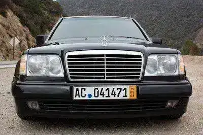 auto-clasico-Mercedes-Benz-500E-1992.webp