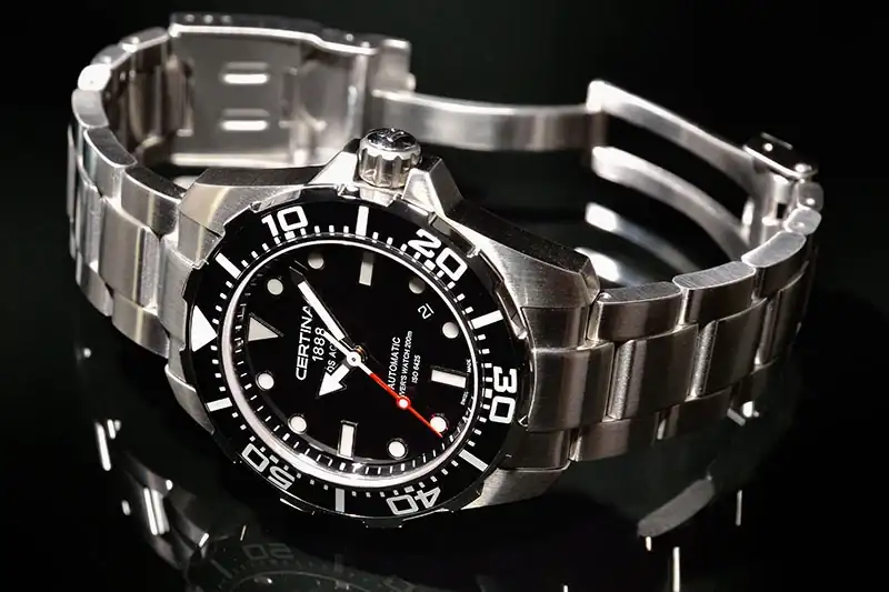 automatic-divers-watch-200-m-c013-407-11-051-00-01.webp