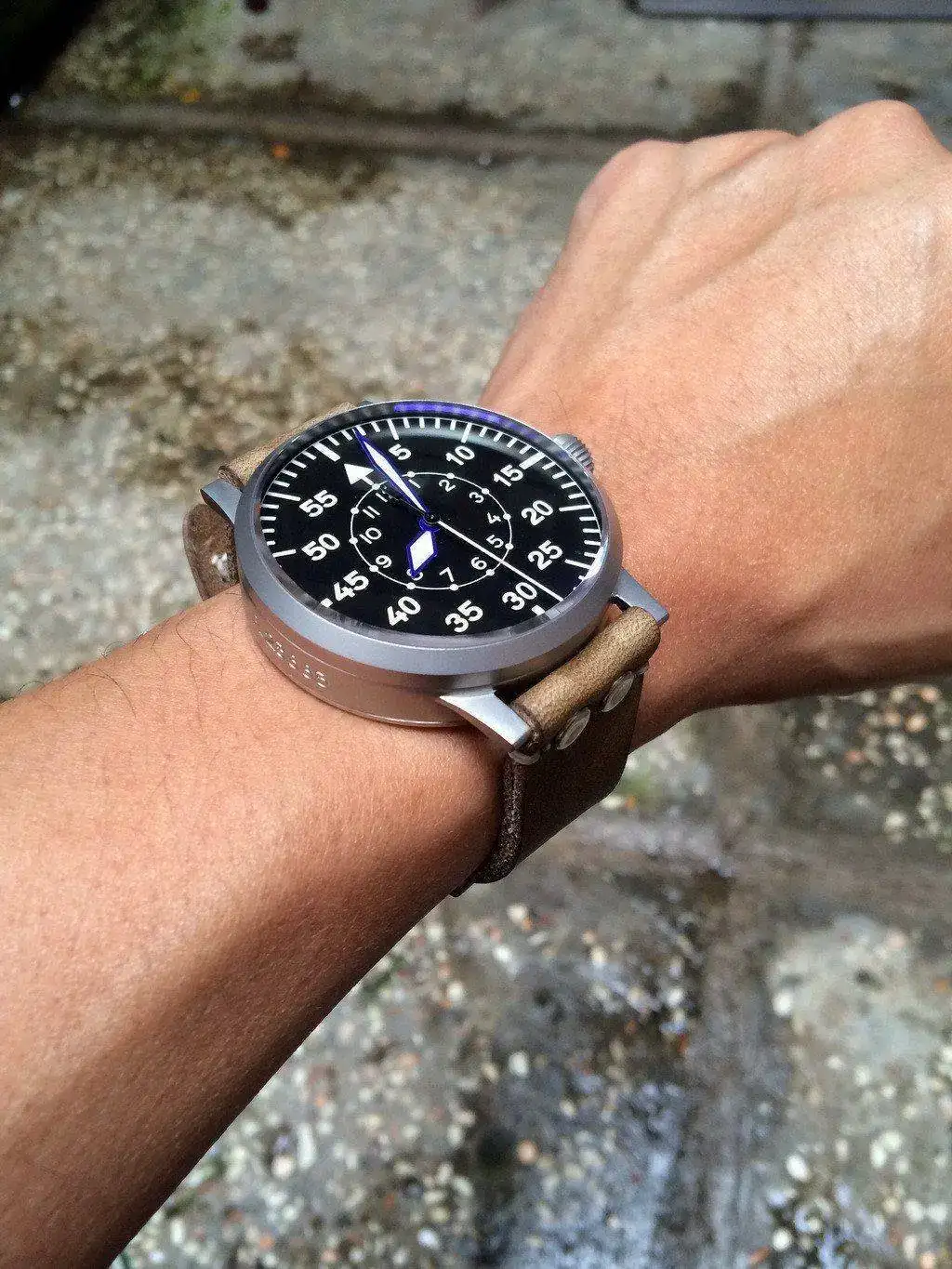 av001_watch_23.webp