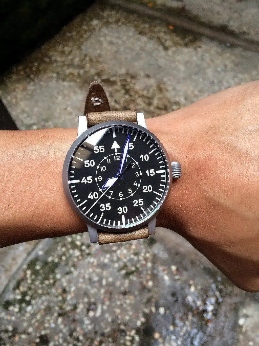 av001_watch_27.webp