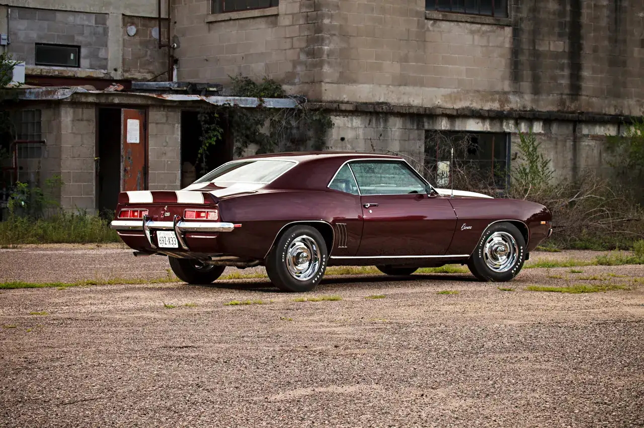avere-1969-chevrolet-camaro-z28-rear-three-quarter.webp