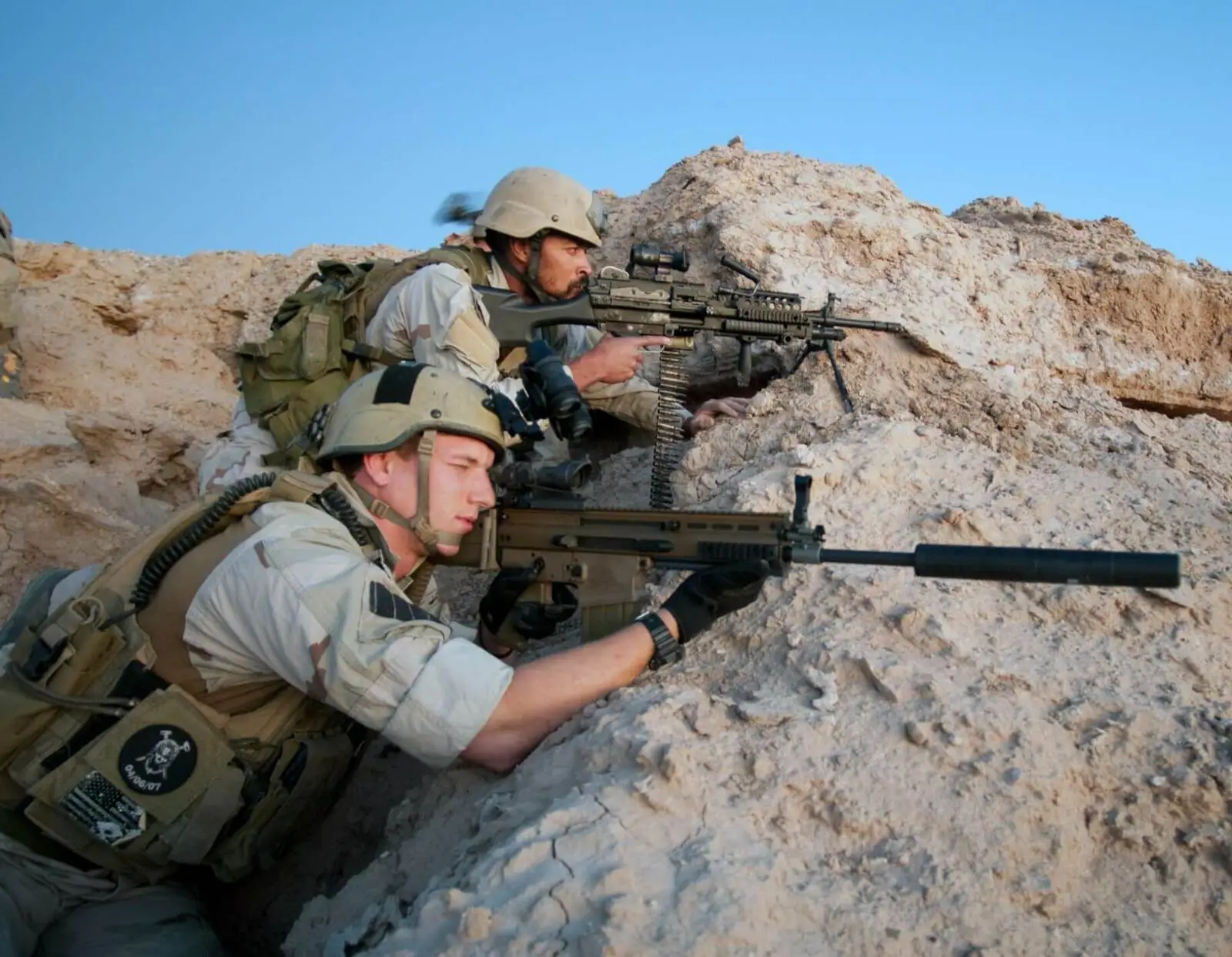 avy_seal_wearing_g-shock_military_watch_DW-6600_05.webp