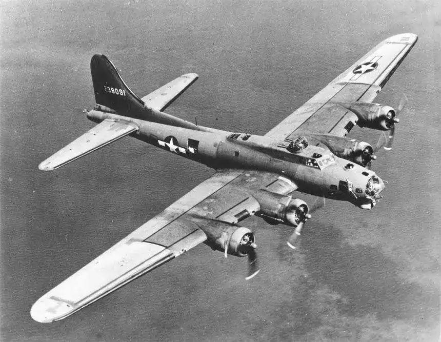B-17_on_bomb_run.webp