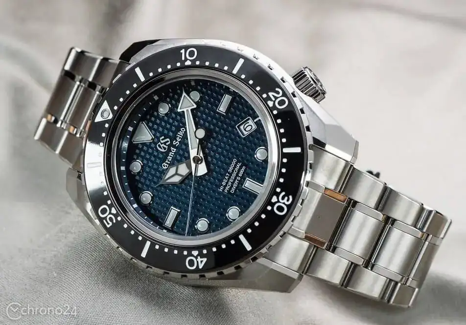 -Beat-36000-Professional-600m-Diver-SBGH255-Teaser.webp