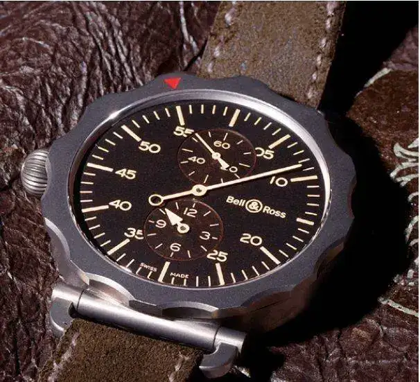 bell-ross-wwii-bomber-regulator-theme.webp