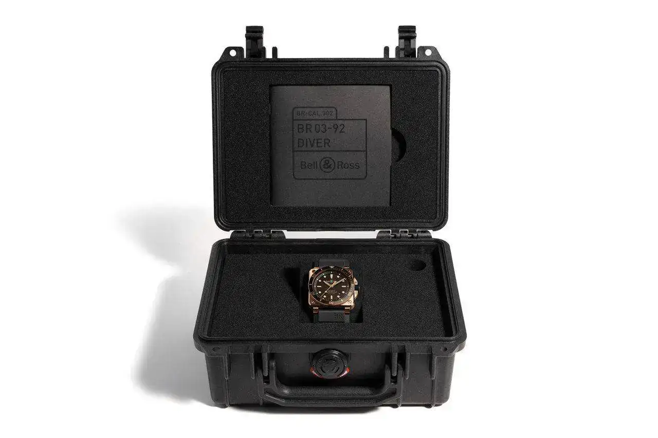BellRoss_Diver-Brown-Bronze-Pelican-case.webp