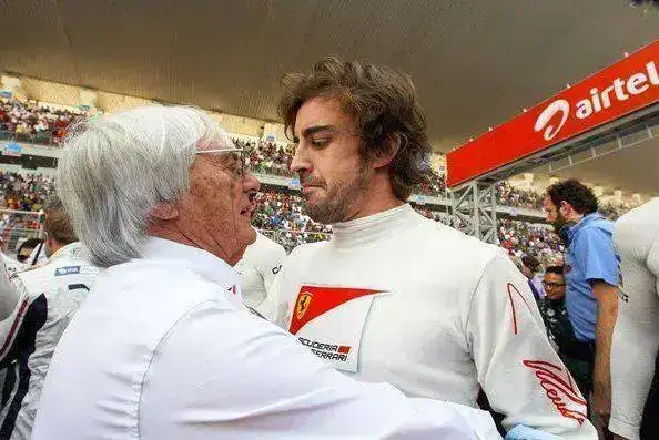 bernie_alonso_hug_1_ind11.webp