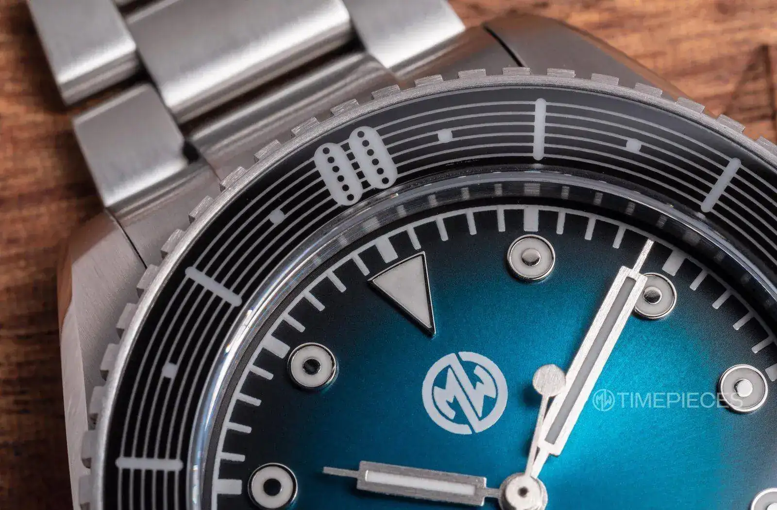 BEZEL_TEAL.webp