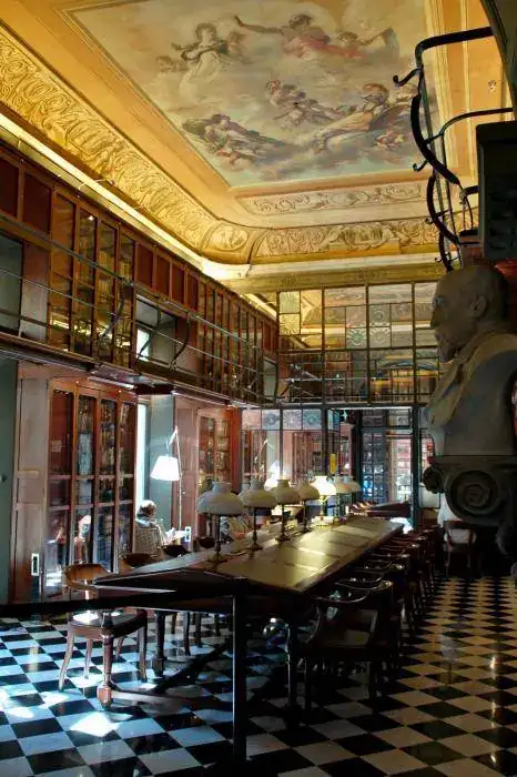 Biblioteca Ateneu Barcelonès.webp