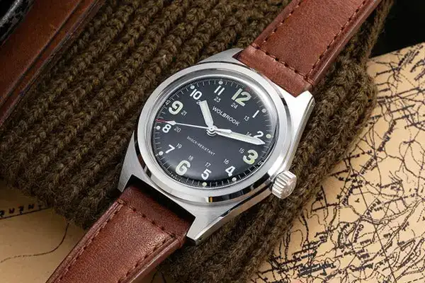 black-dial-no-date-outrider-field-watch_s8Ng.webp