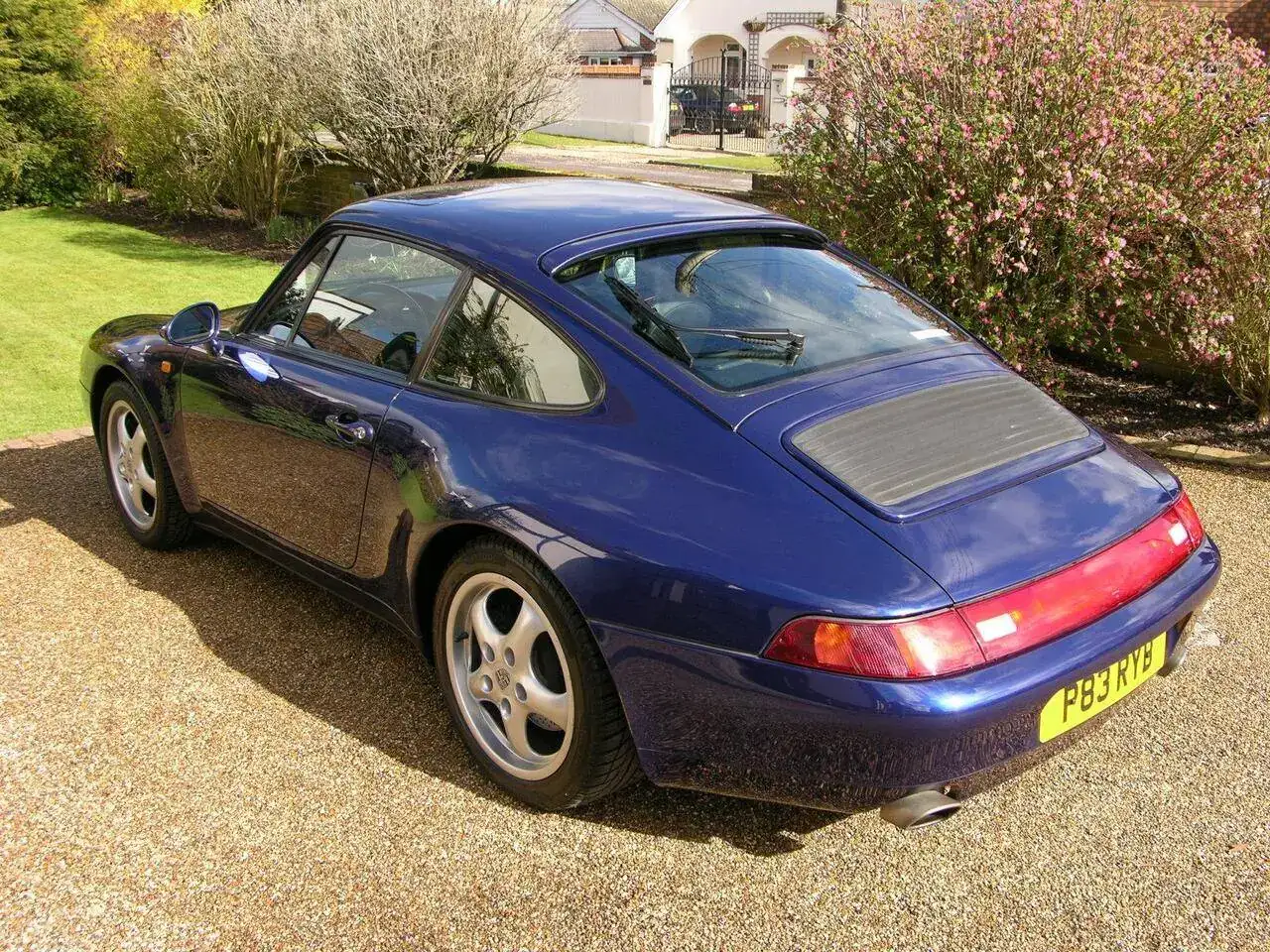 Blue_Porsche_Carrera_2_993_rl.webp