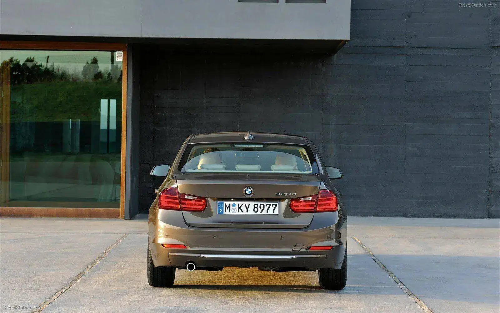 BMW-3-Series-2012-widescreen-09.webp