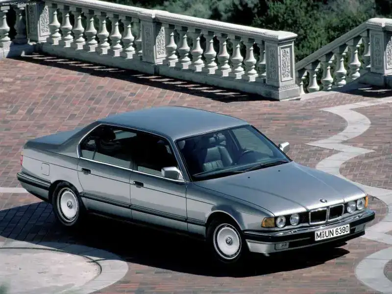 BMW-750iL_1987_800x600_wallpaper_011.webp