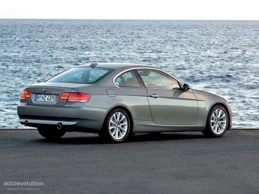 BMW3seriesCoupe-1119_17.webp