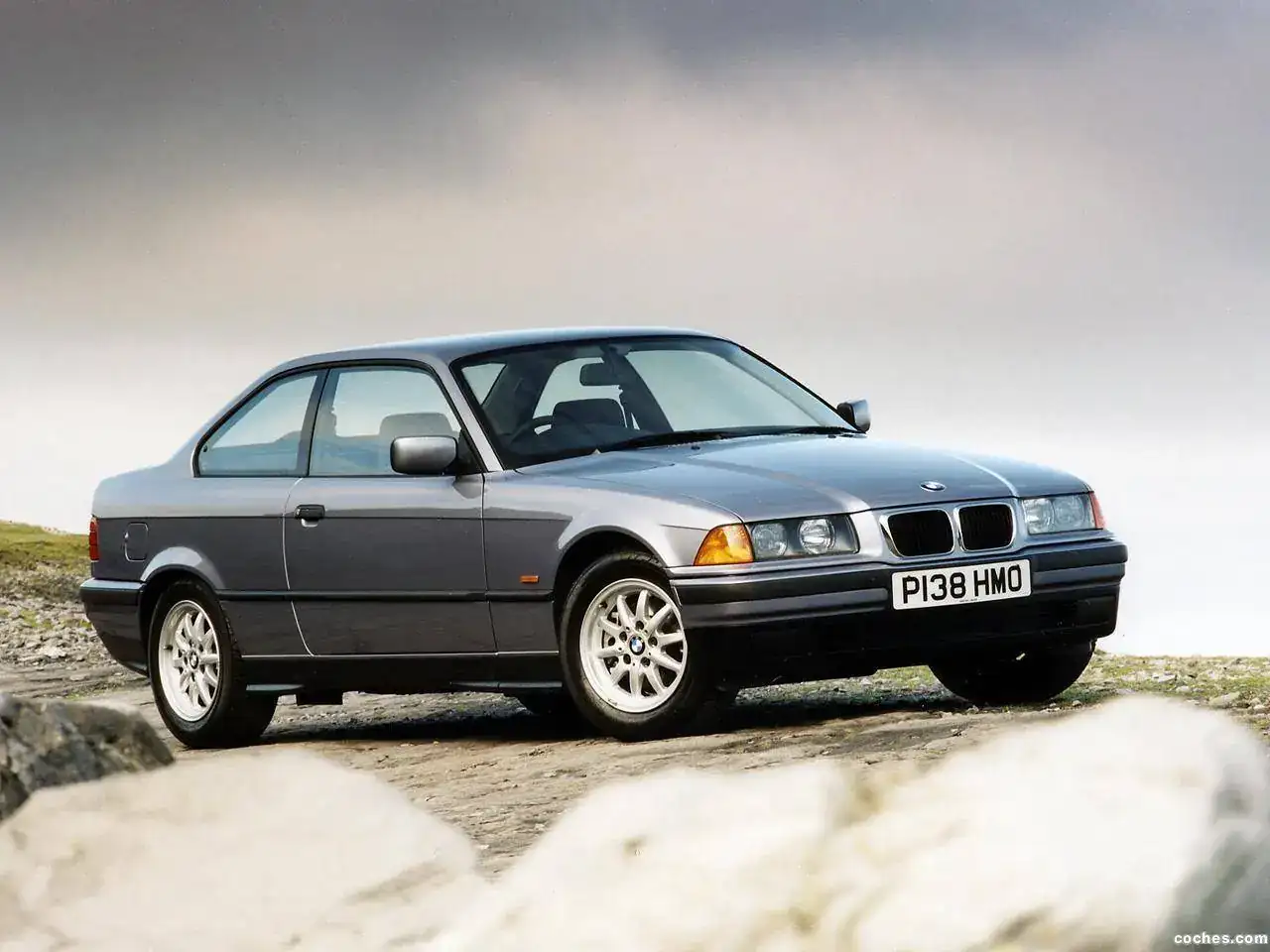 bmw_325i-coupe-e36-1991-95_r3.webp