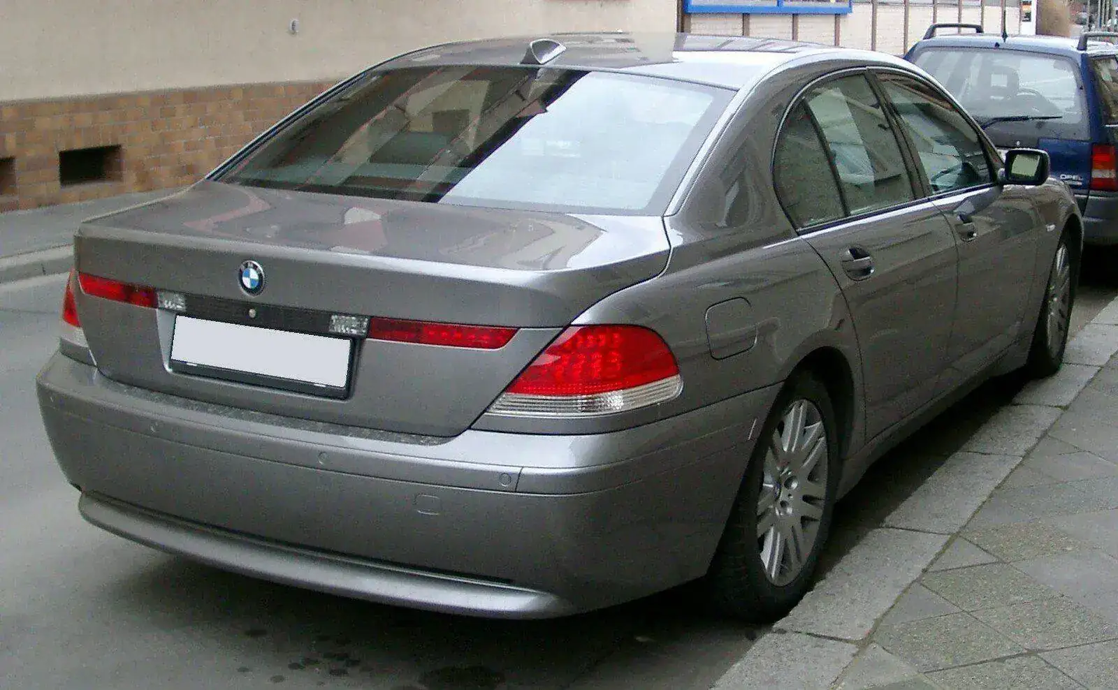 BMW_E65_rear_20080121.webp