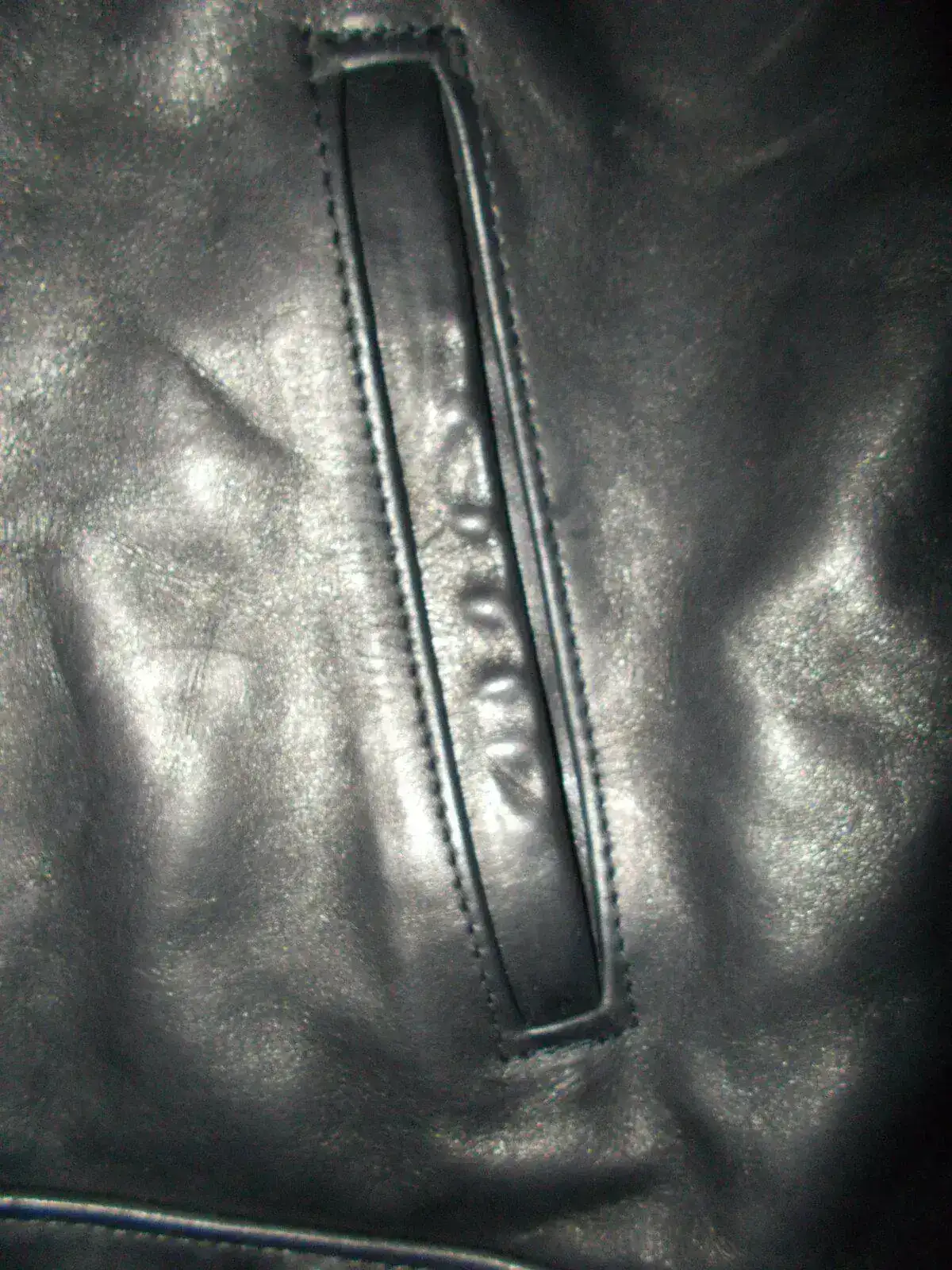 Bolsillo exterior izquierdo.webp