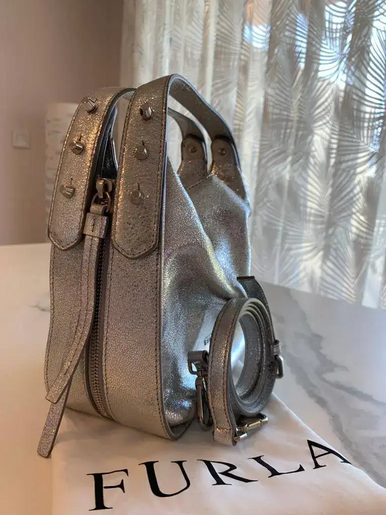 Bolso Furla Plateado 01.webp