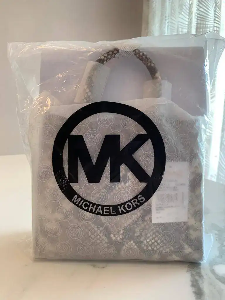 Bolso MK Serpiente 01.webp