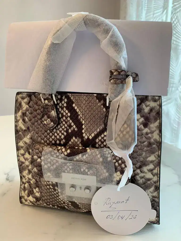 Bolso MK Serpiente 02.webp