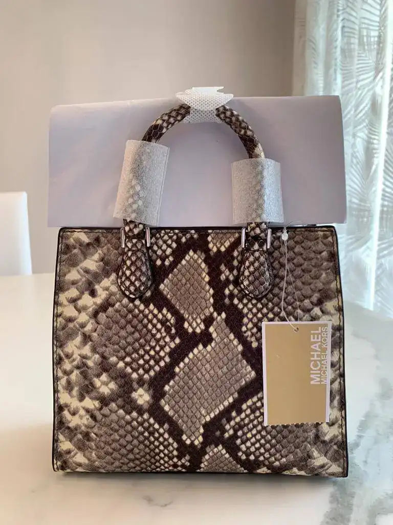 Bolso MK Serpiente 03.webp