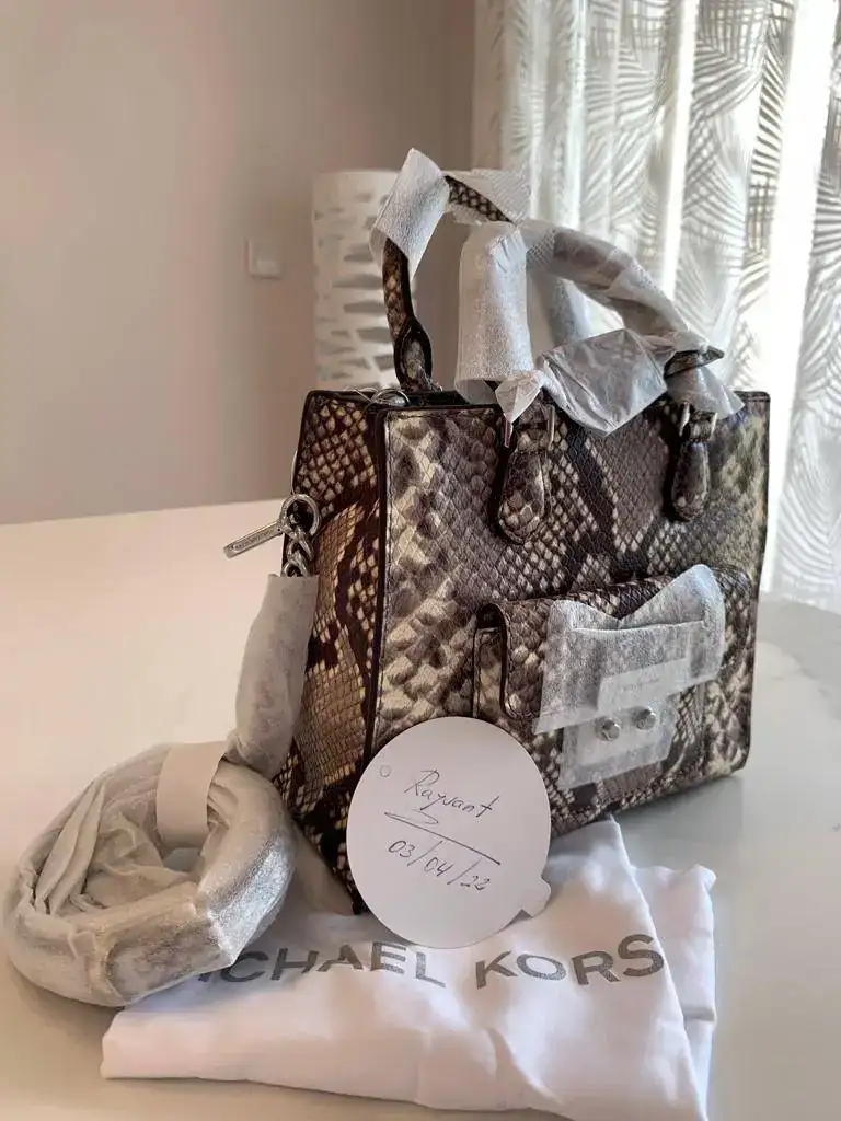 Bolso MK Serpiente 04.webp