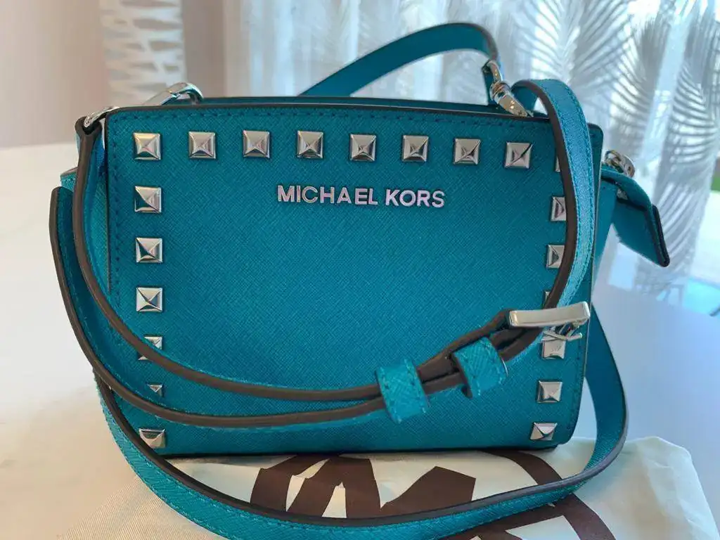 Bolso MK Turquesa 01.webp