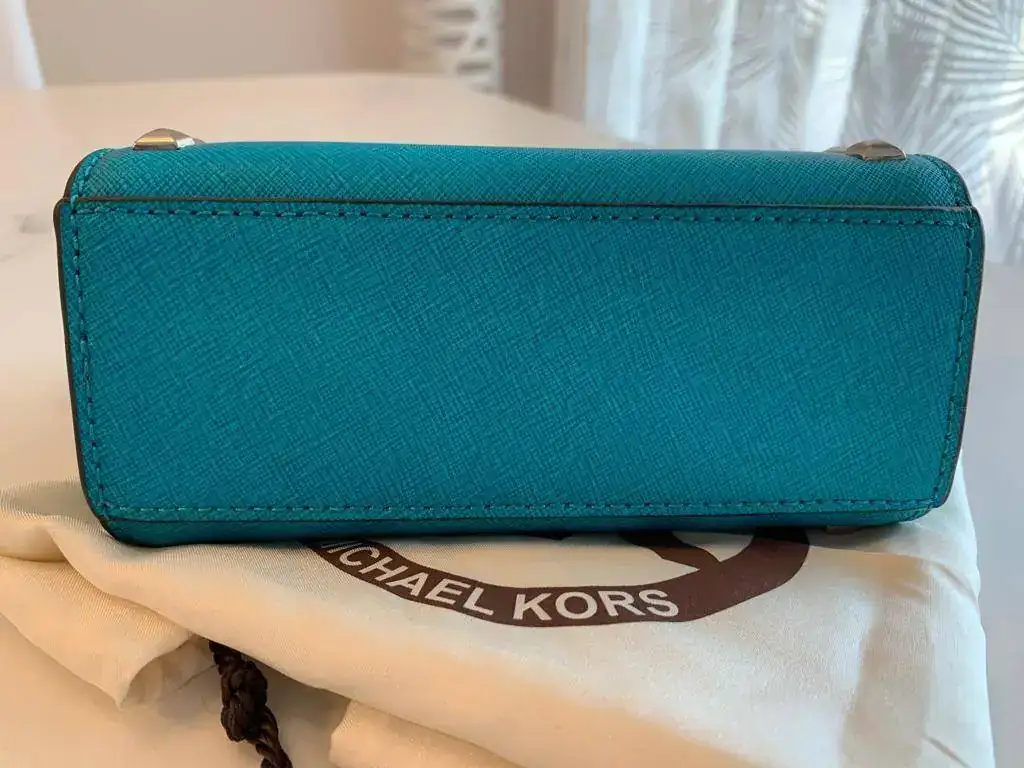 Bolso MK Turquesa 04.webp