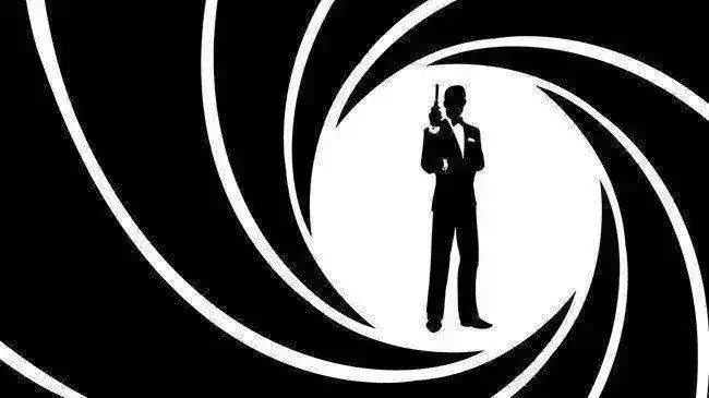 bond-gun-barrel.webp